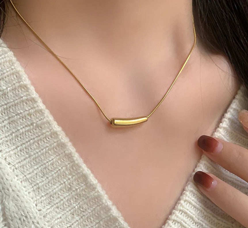 Minimalistic Teardrop Necklace