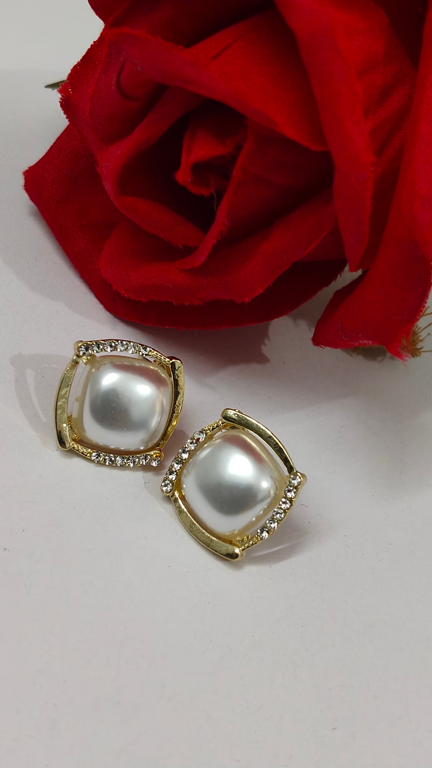 Pearl Square Stud
