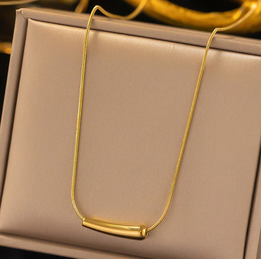 Minimalistic Teardrop Necklace