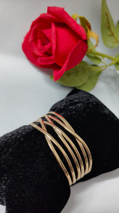 Hand Cuff (Anti tarnish)