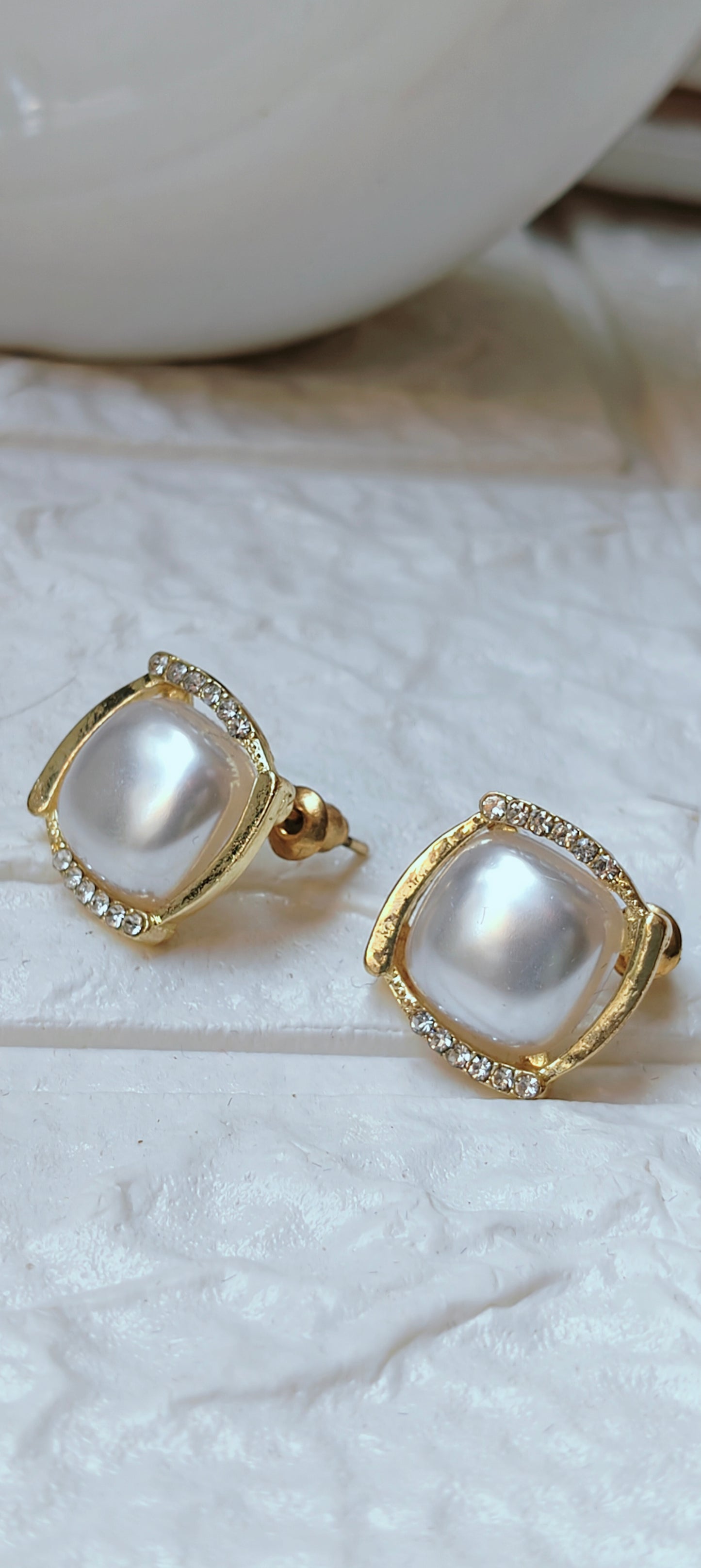 Pearl stud square