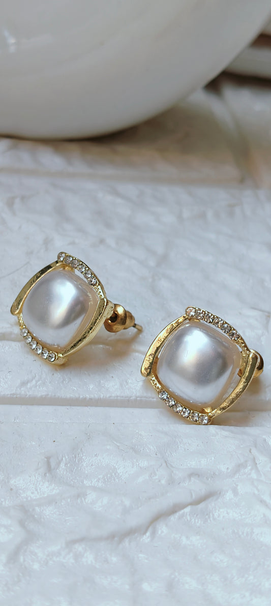 Pearl stud square