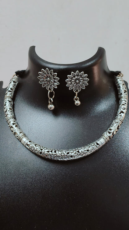 Plain Hasli set with earrings