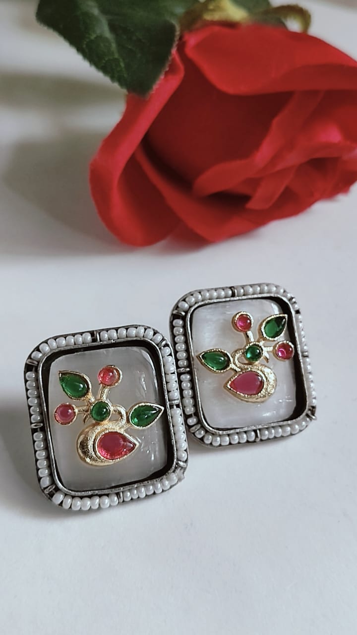 Pachi Kundan Stud White