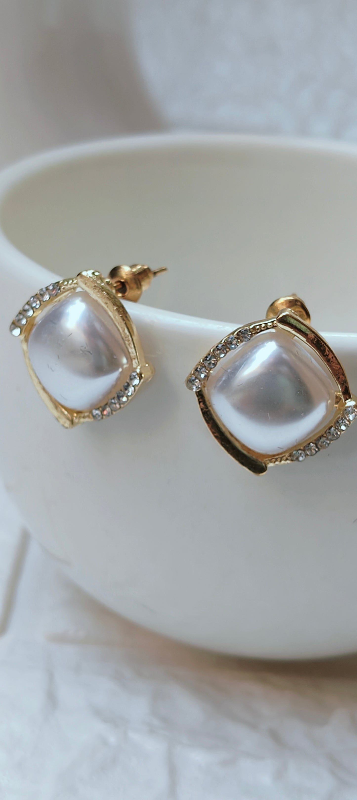 Pearl stud square