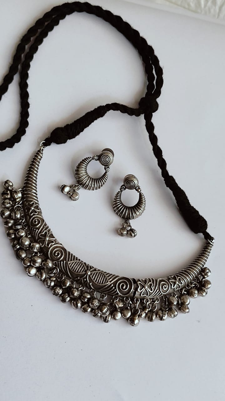 Gungru Hasli set with earrings