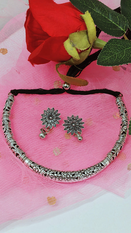 Plain Hasli set with earrings