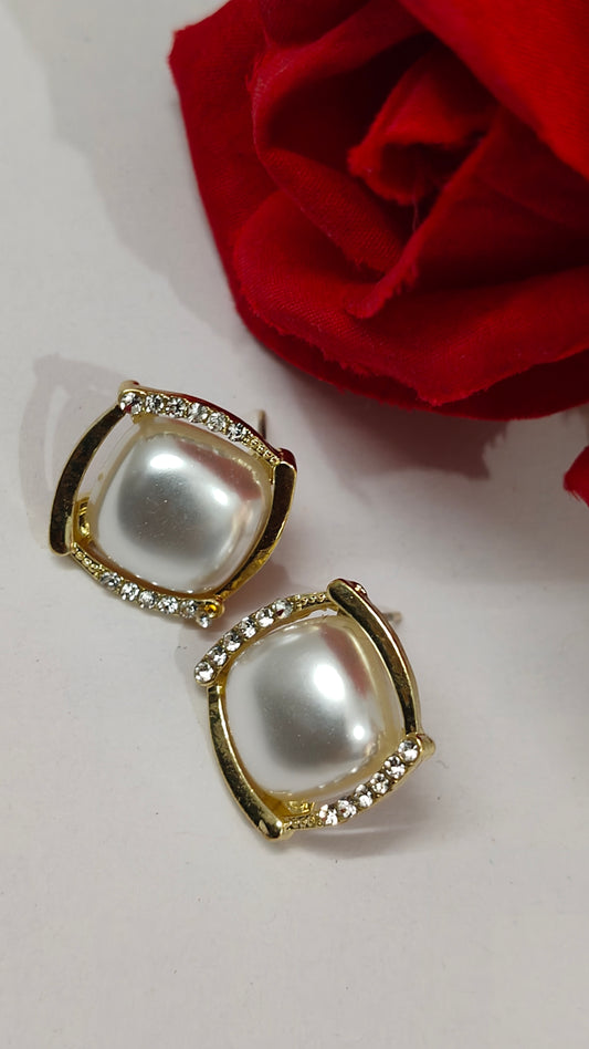 Pearl Square Stud