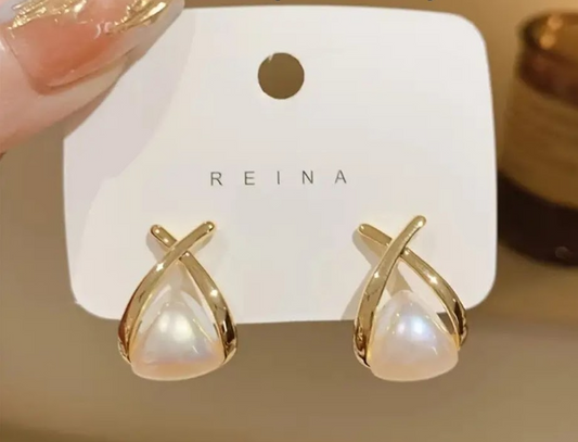 Pearl Stud V Shape